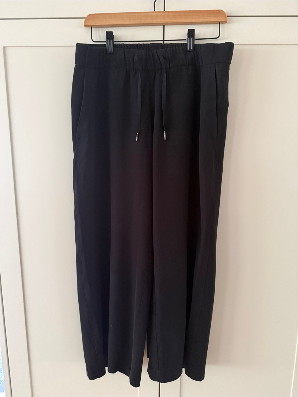 Lululemon wide leg ankle length pants